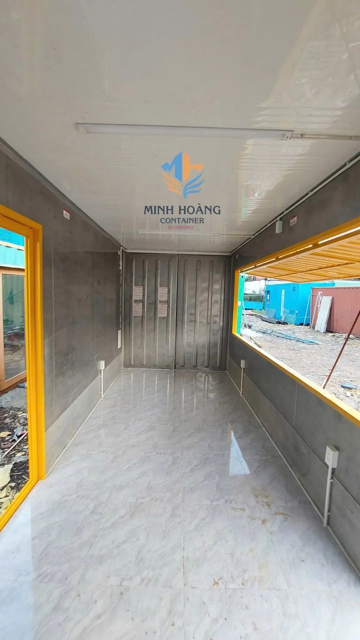 Container Cafe 20 Feet Vàng Dạng Cửa Kính Mẫu 1